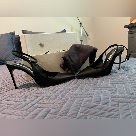 Strappy satin pumps - Picture 7 of 7